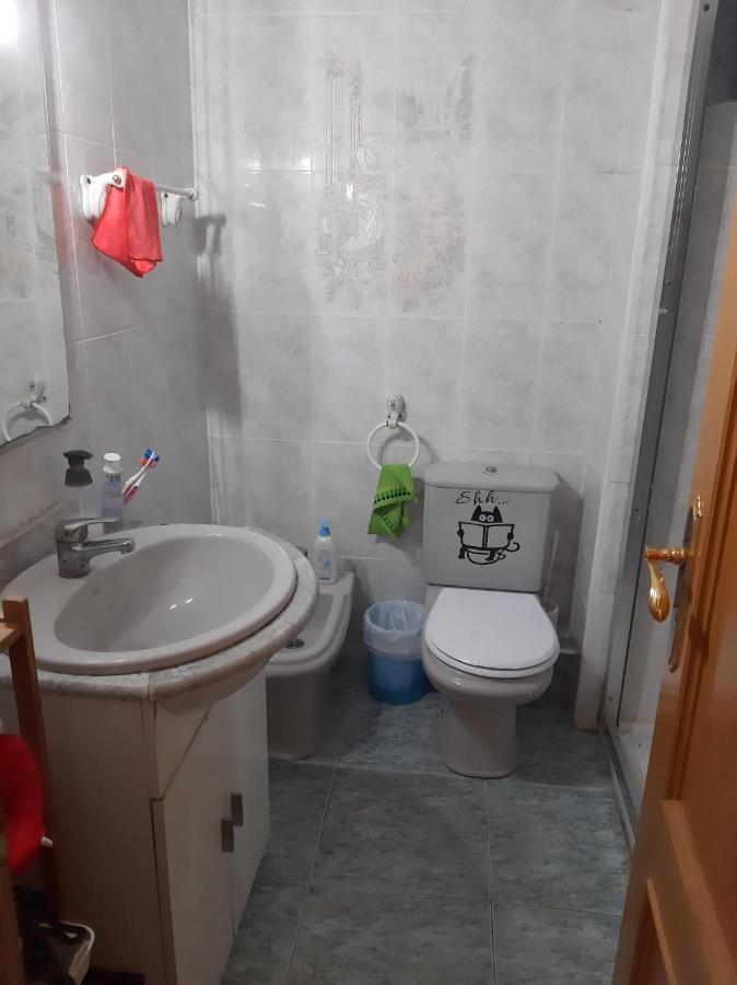 Pequena En Piso Compartido Con 2 Adultos Privatunterkunft Valencia